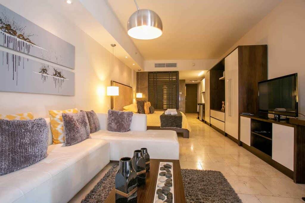 Hotel Ajanta Paharganj, Juhu and Trichy Guide